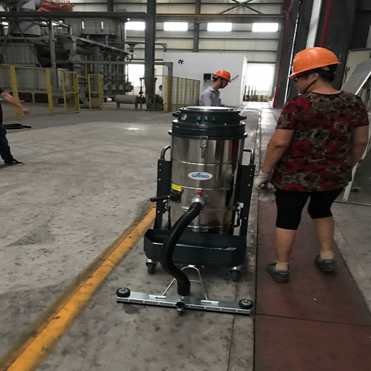 C3係列單（dān）相雙桶工業吸塵器使用現（xiàn）場